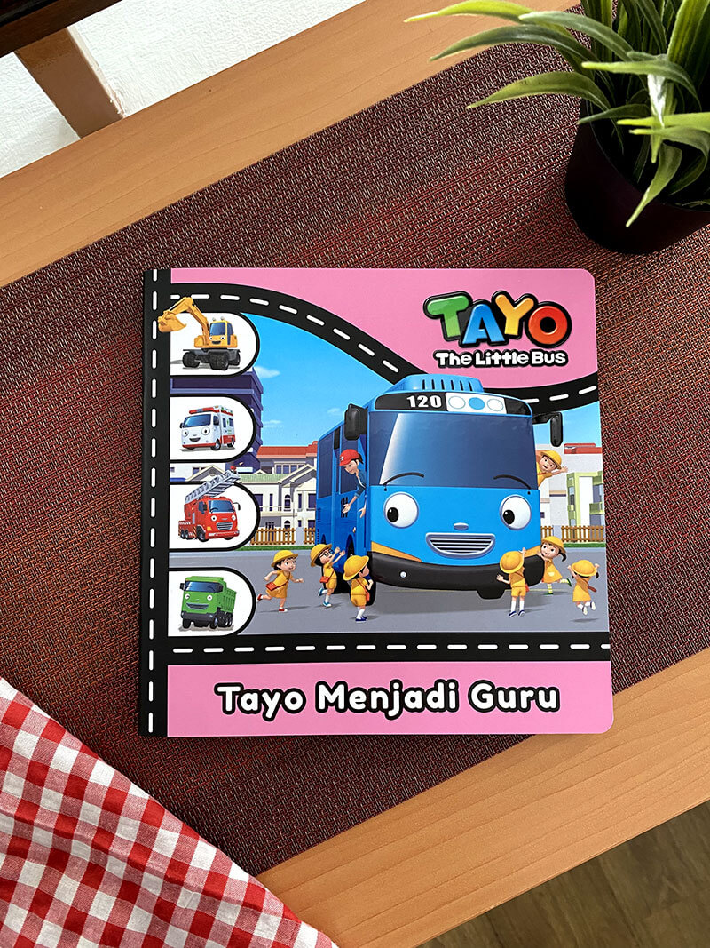 Ilustrasi cerita anak Tayo Menjadi Guru dari seri Tayo the Little Bus